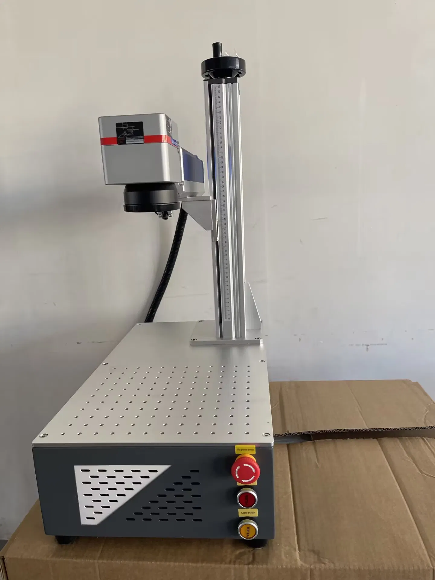 Fiber Laser Marking Machines for Metal Jewelry Colors Engraving 20W 30W 50W 60W 100W Raycus Max Mopa Jpt with 300*300mm Sg7110 Galvo Lightburn Rotatory