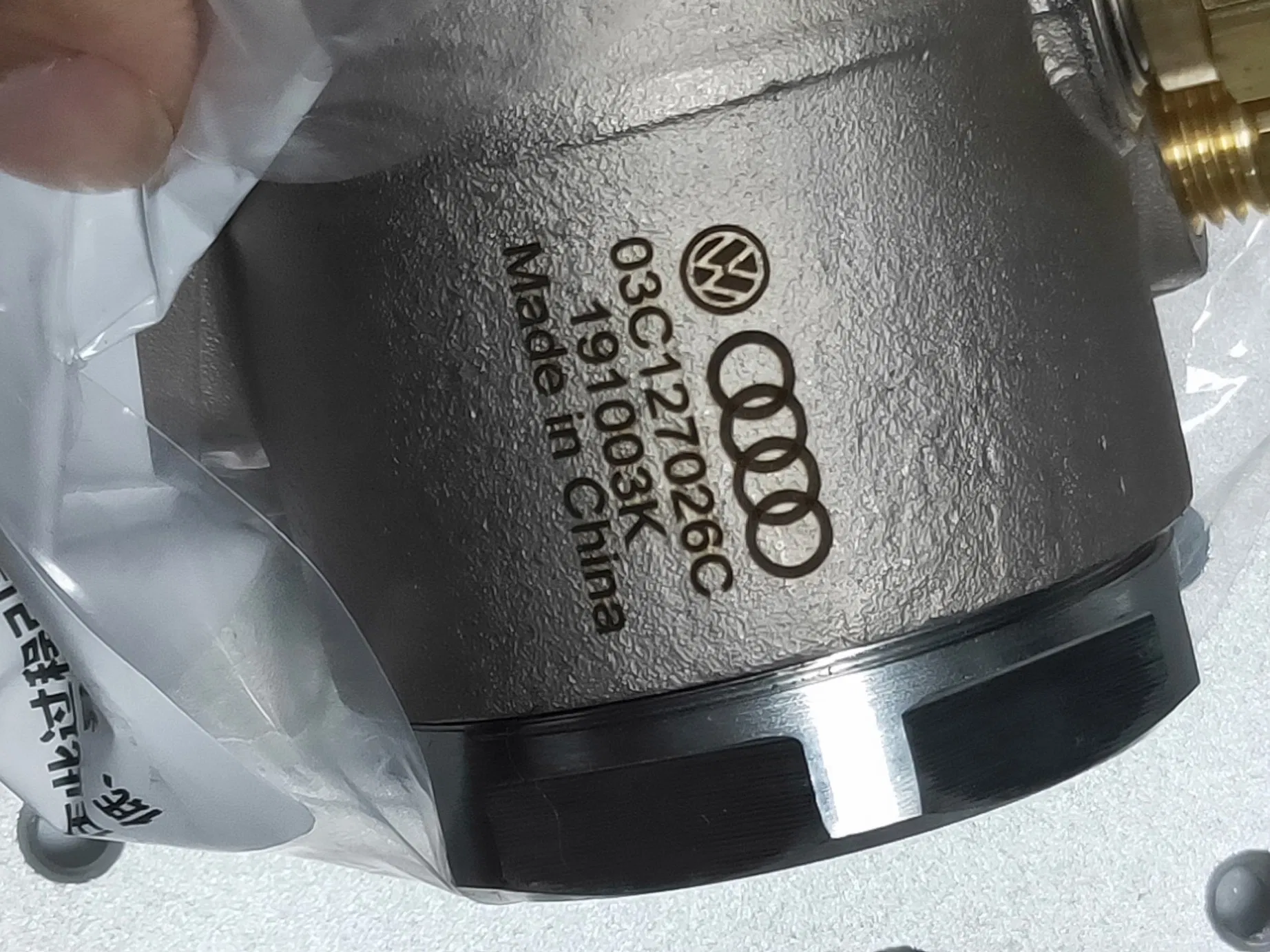 30W High-Quality Stainless Steel Vacuum Flask Laser Marking Machine Fiber Laser Engraving Equipment for Metal