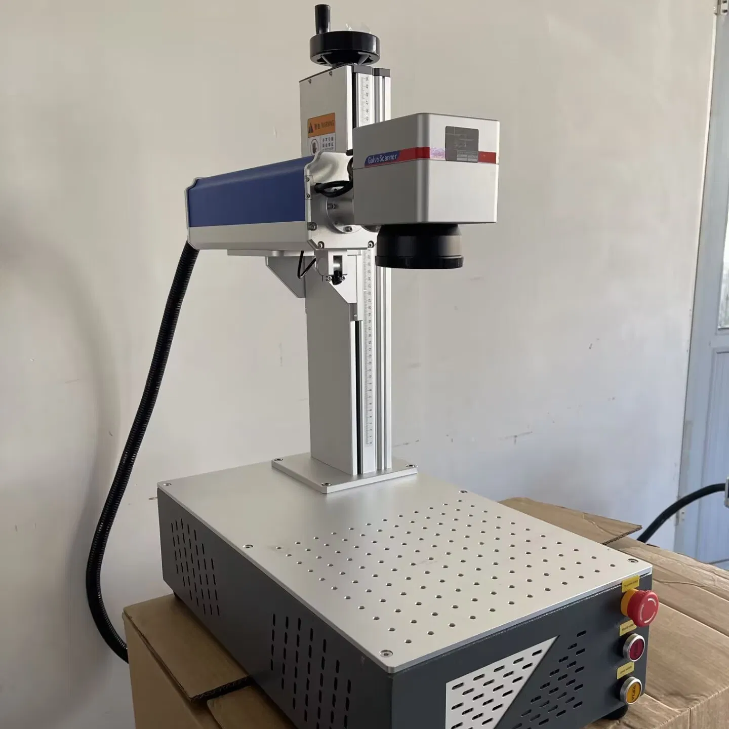 Fiber Laser Marking Machines for Metal Jewelry Colors Engraving 20W 30W 50W 60W 100W Raycus Max Mopa Jpt with 300*300mm Sg7110 Galvo Lightburn Rotatory