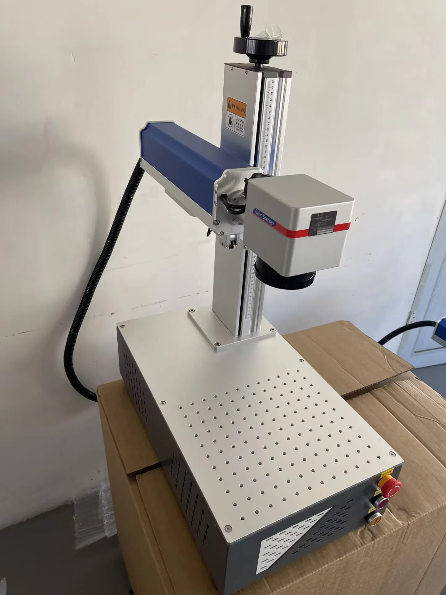 Fiber Laser Marking Machines for Metal Jewelry Colors Engraving 20W 30W 50W 60W 100W Raycus Max Mopa Jpt with 300*300mm Sg7110 Galvo Lightburn Rotatory