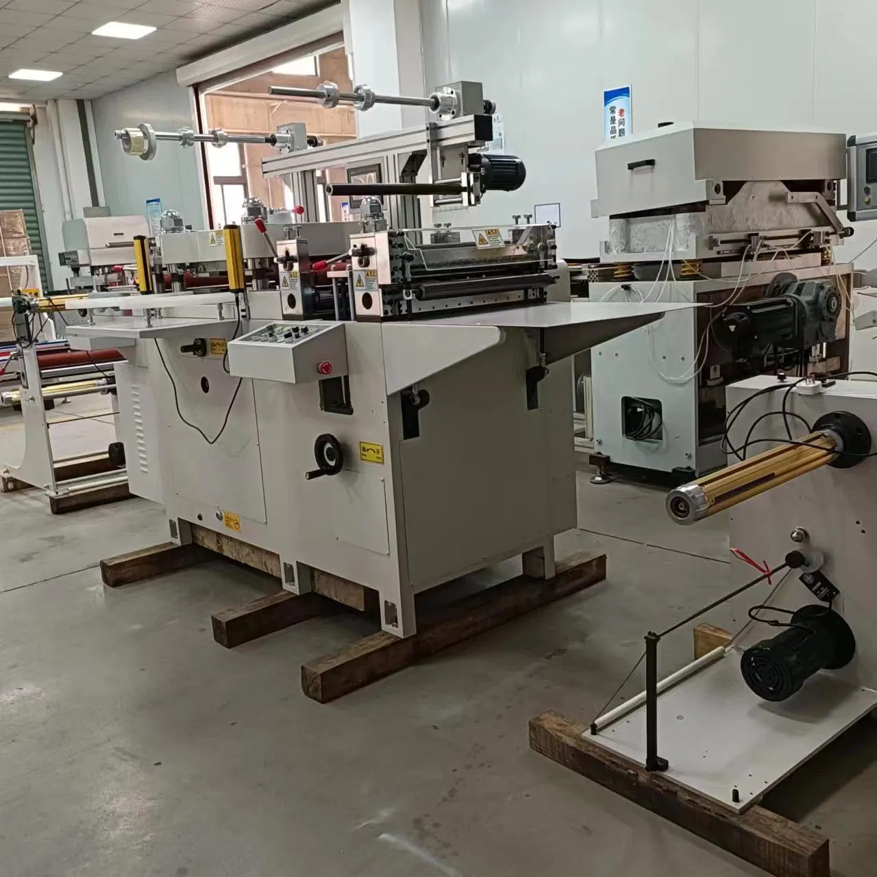 Roll Film Die Cutting Machine (DP-420BII)