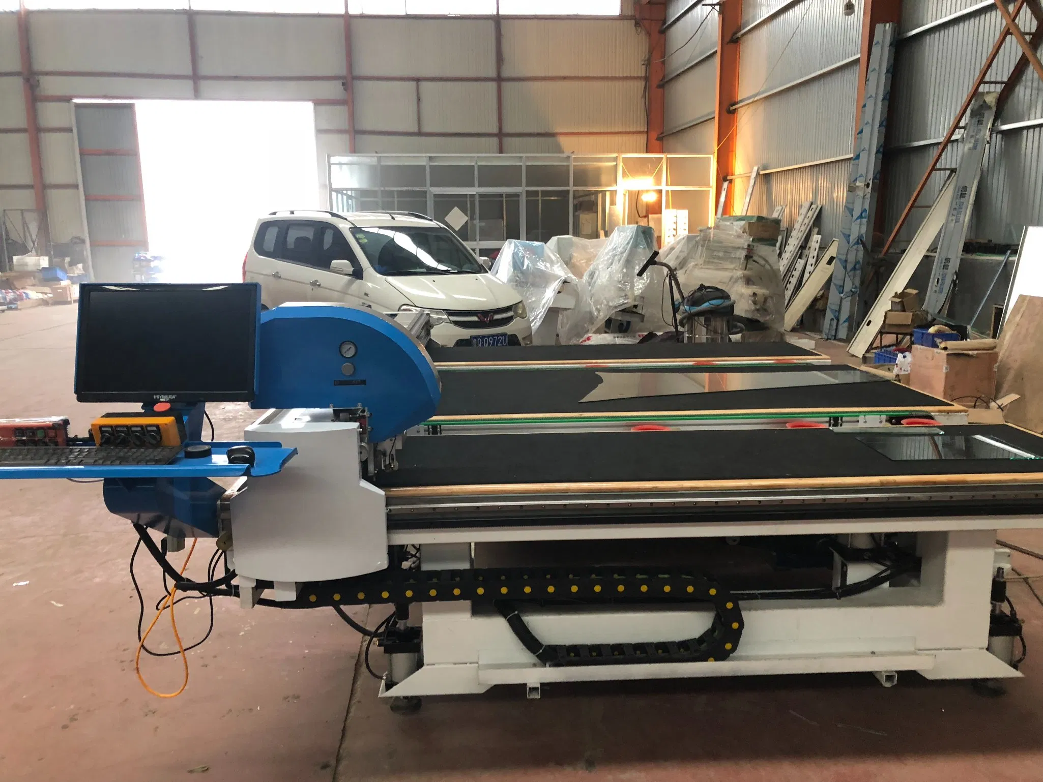 Full-Automatic Glass Cutting System with Integrated Vacuum Loading