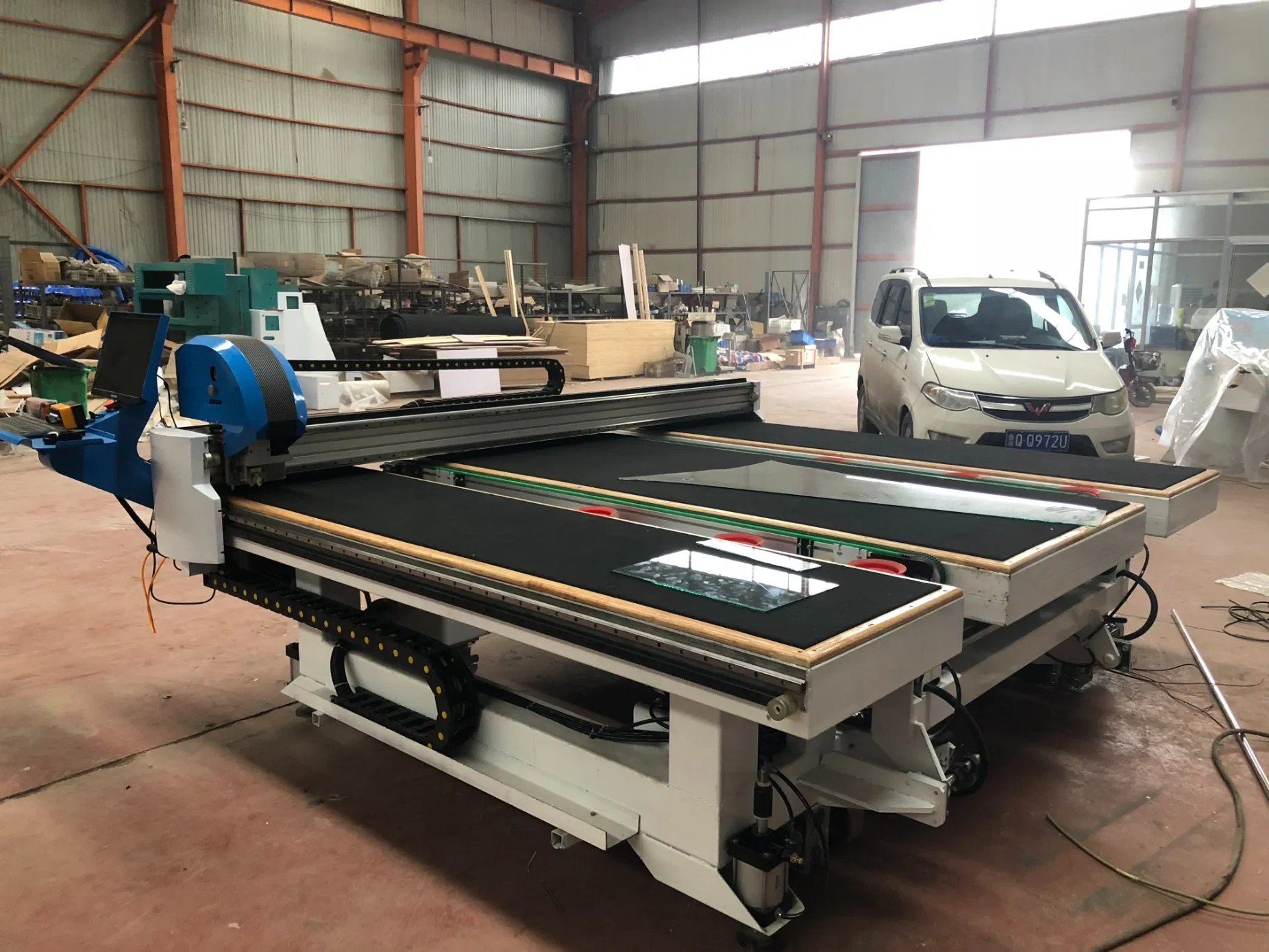 Full-Automatic Glass Cutting System with Integrated Vacuum Loading