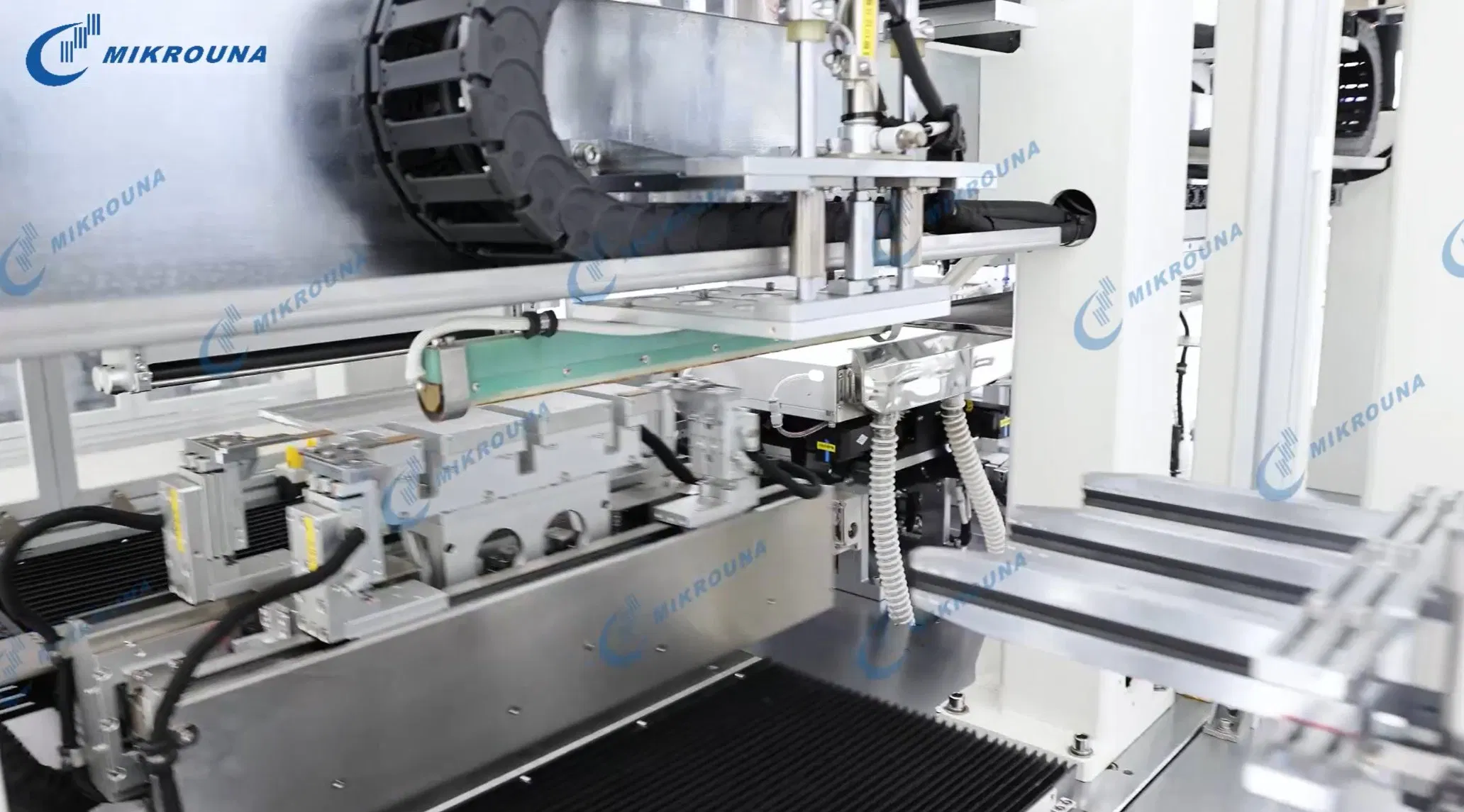 Customized Solutions Lithium Metal Cutting &amp; Stacking All-in-One System