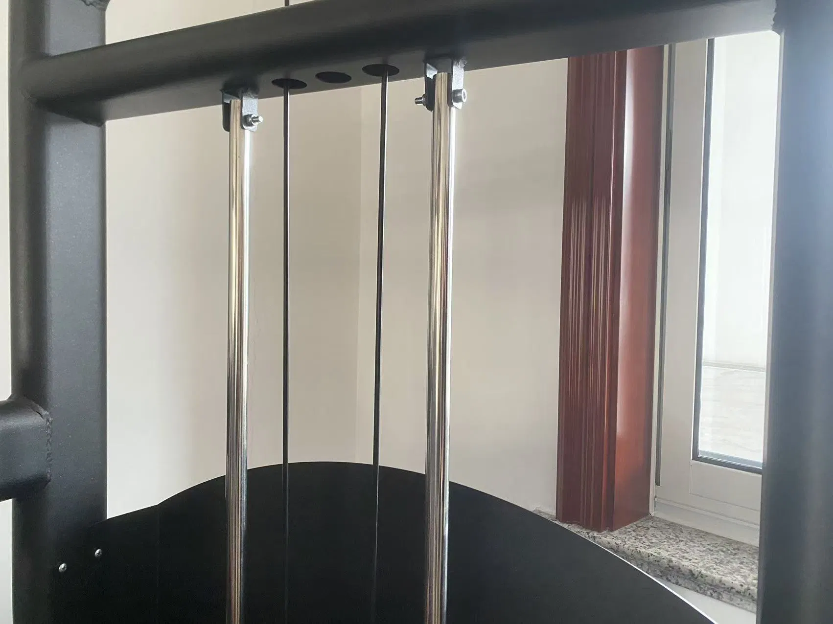 Selectorized Weight Stack System with Steel Guide Rods for Smooth Operation