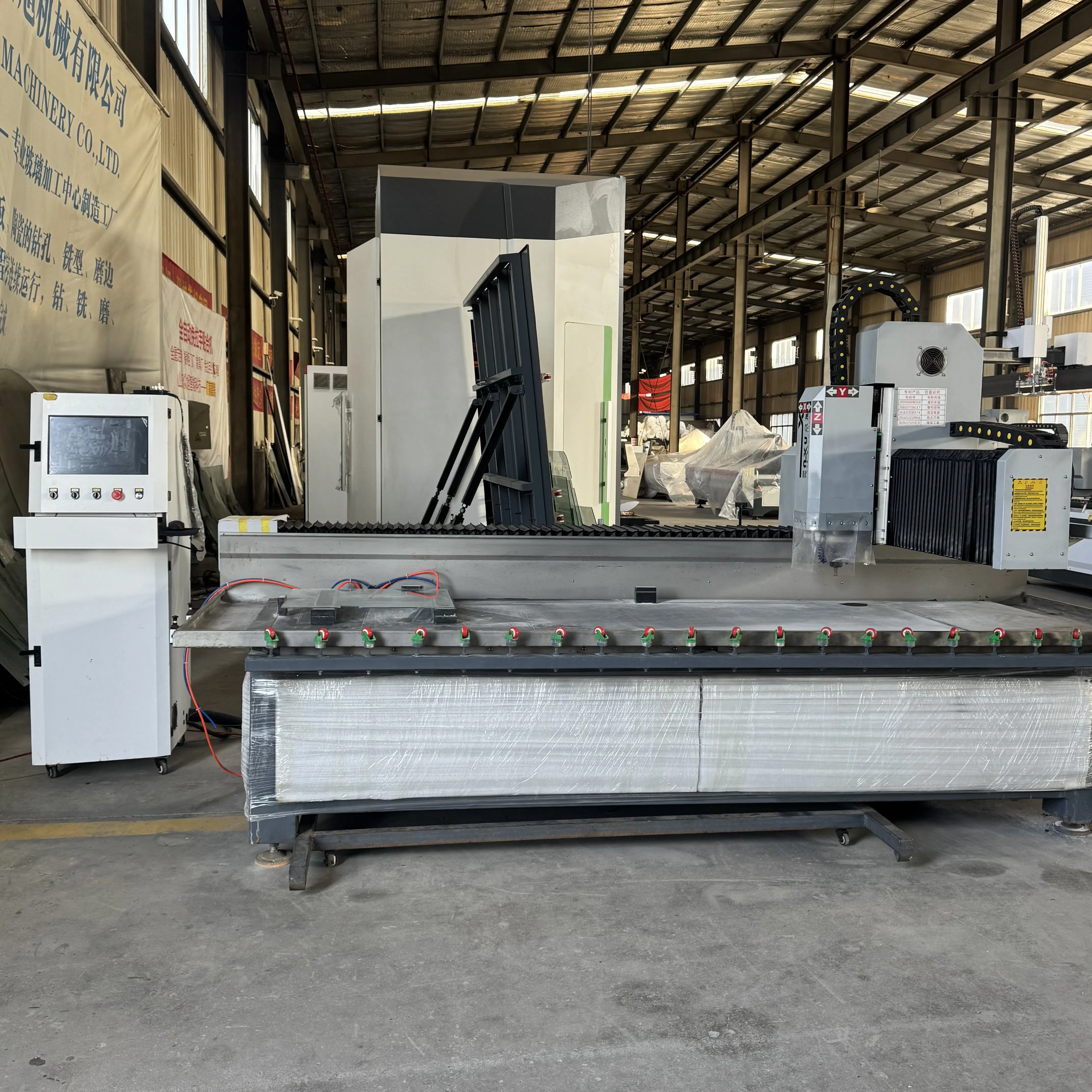 Znxu Automatic CNC Engraving and Milling Machine New Design Glass Working Center with Core Components PLC Engine Motor Pump