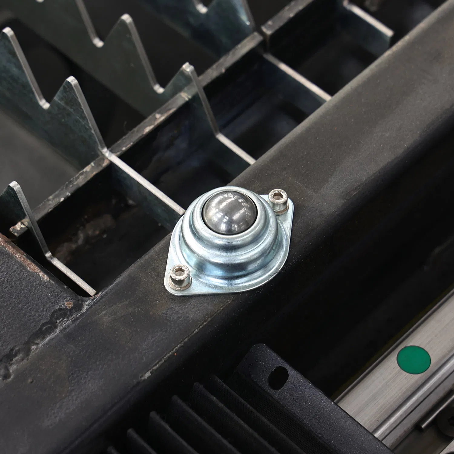 2025 High Efficiency Cut Metal Plate Fiber Laser Cutting Machine Multiple System Languages