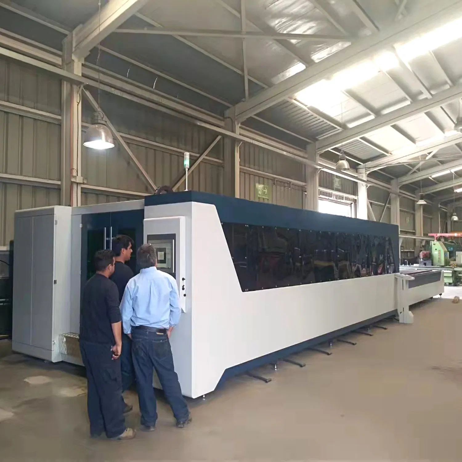 Industrial Stainless Steel Plate CNC Fiber Laser Cutting Machine Price for Thin and Thick Metal Sheet