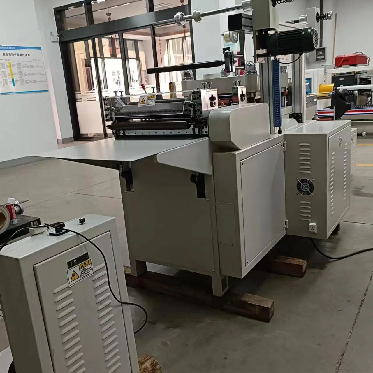 Roll Film Die Cutting Machine (DP-420BII)