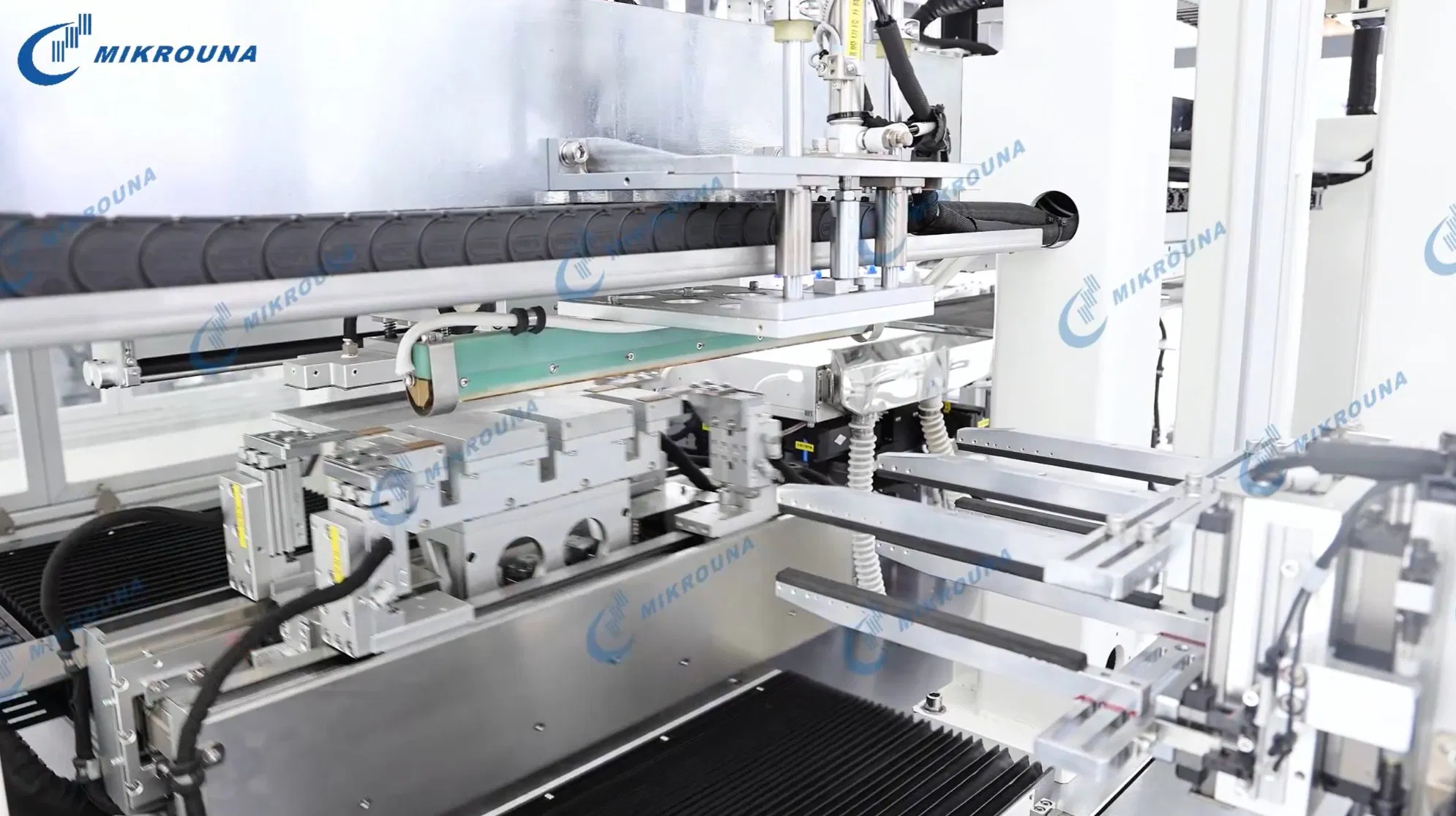 Customized Solutions Lithium Metal Cutting &amp; Stacking All-in-One System