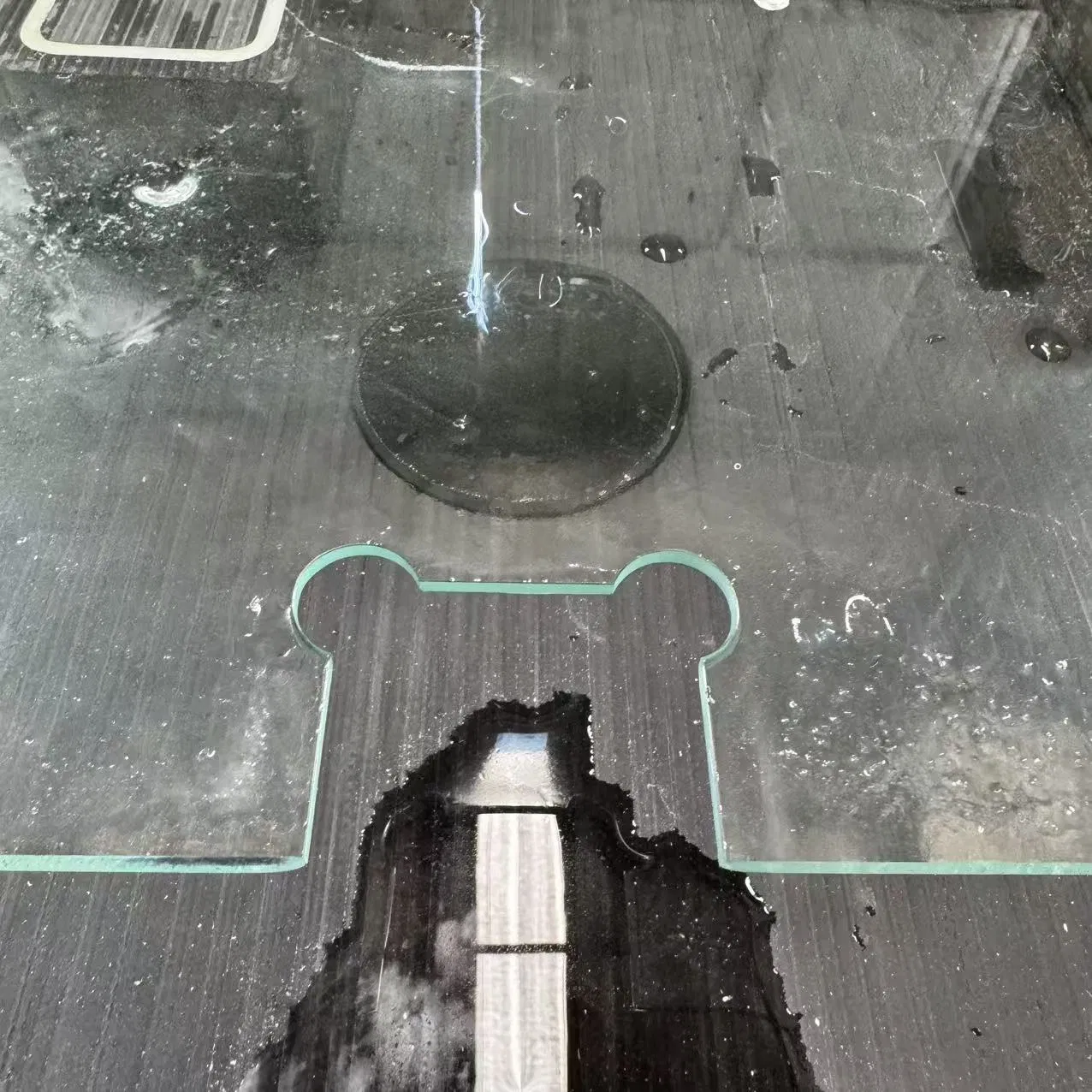 The Core Motor Assembly of The 2026 Equipment's First Fully Automatic Three-Axis CNC Glass Milling Machine Is Used for Cutting, Drilling, and Internal Edge Grin