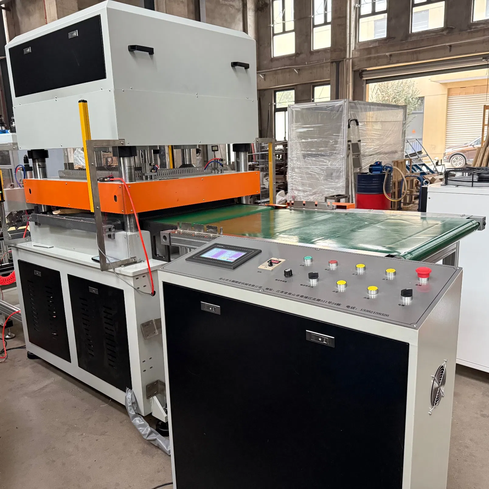 Automatic Flatbed Hydraulic Die Cutting Machine for Chromo Labels, Product Labels