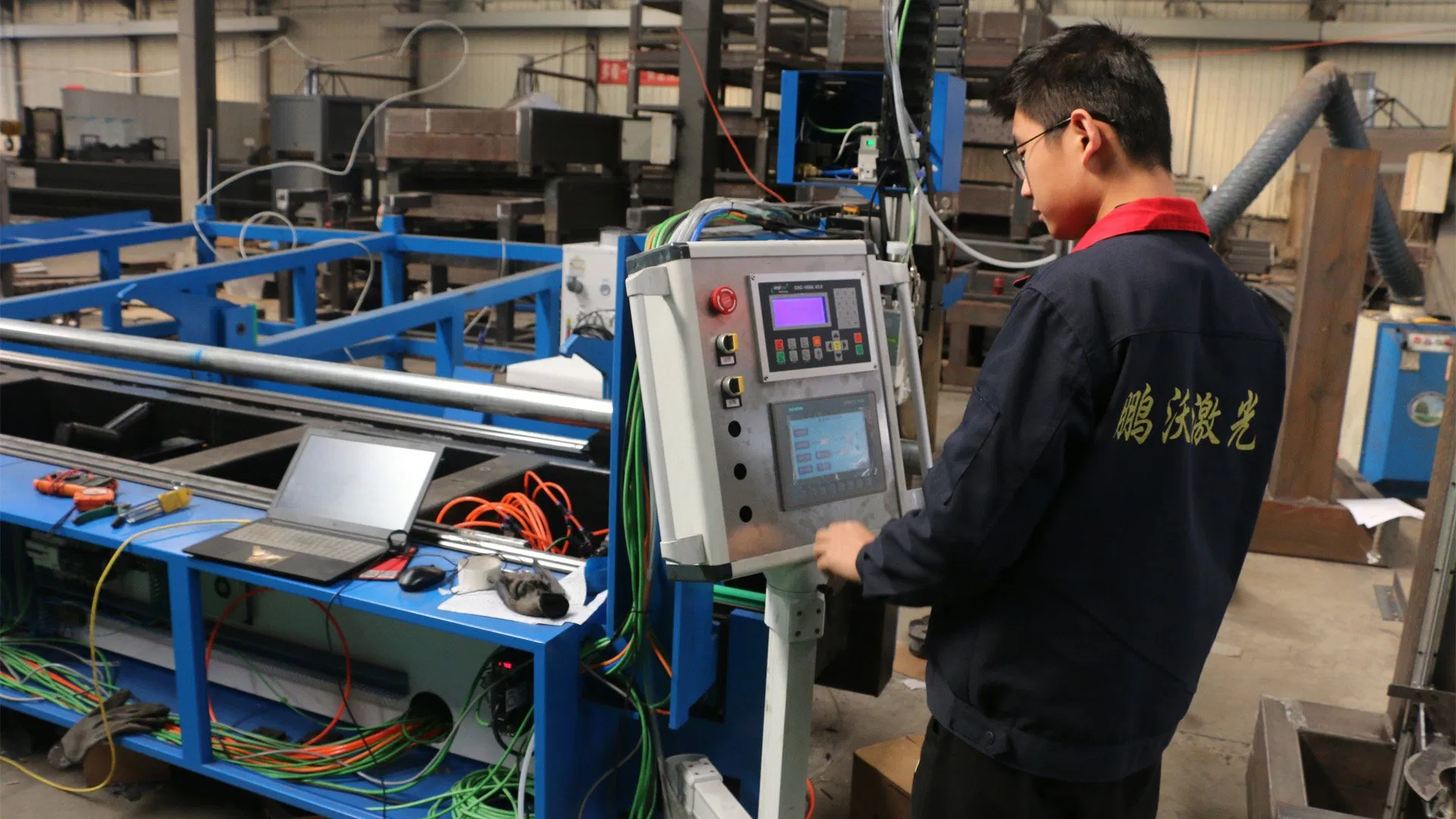 High Precision 1500W Fiber Laser Cutter for Industrial Use