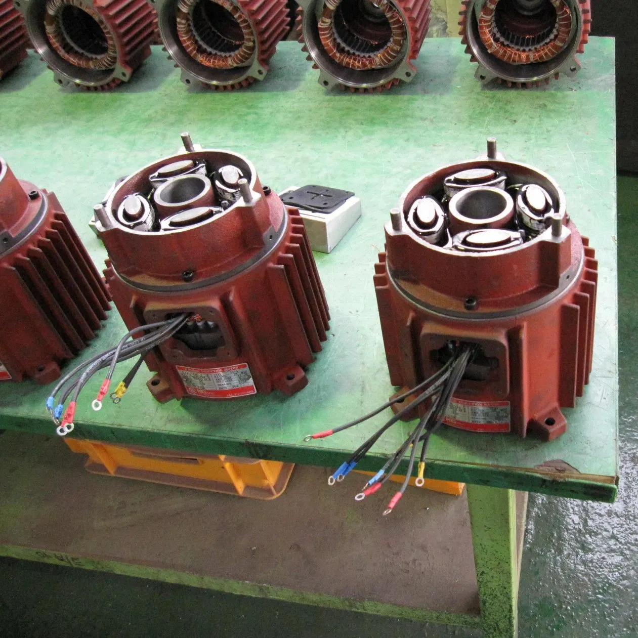 Compact Heavy-Duty Bridge Crane Hoist System for Efficient Lifting