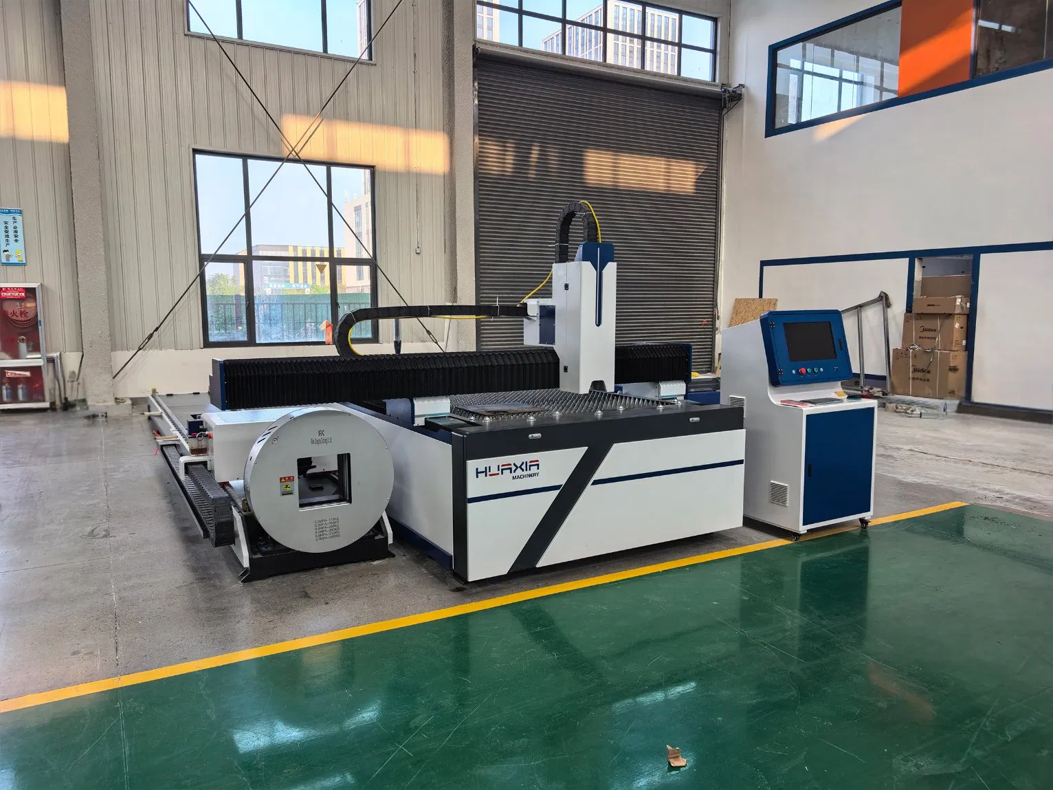 1500W High Precision Laser Cutting Machine for Thin Aluminum Plate and Small Tube in Lighting Industry and Consumer Electronics