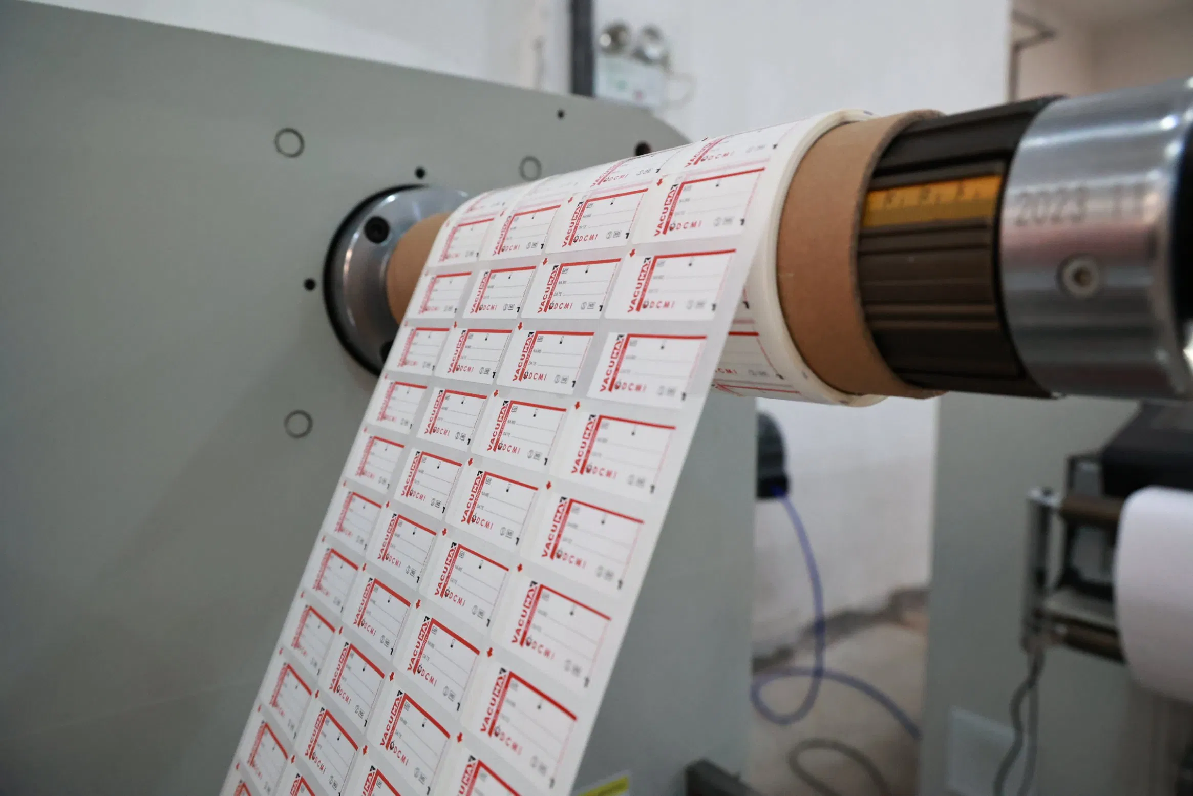 Rtmq350 New Arrive Digital Adhesive Label Die Cutting Machine with Cold Laminate, Auto Sheeting