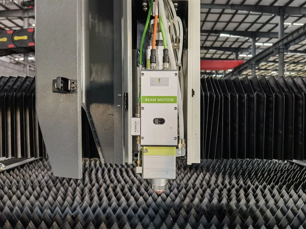 Auto-focus laser head