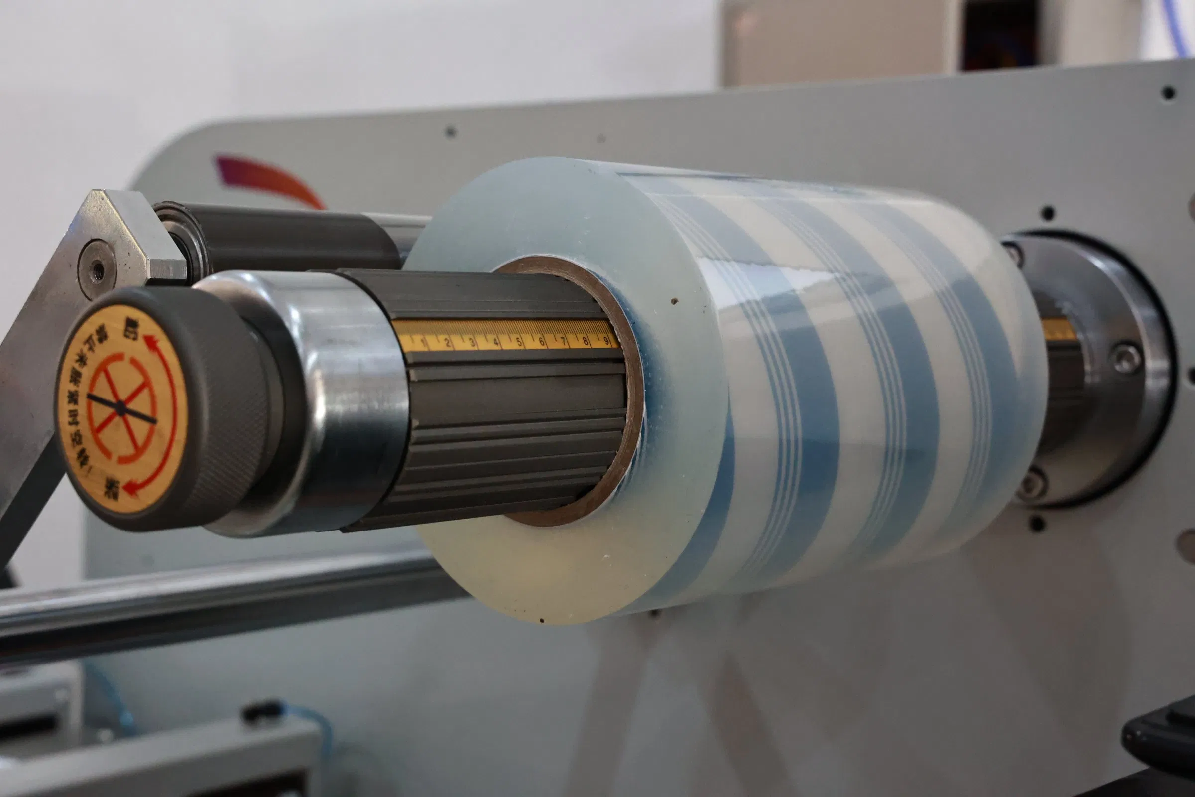 Rtmq350 New Arrive Digital Adhesive Label Die Cutting Machine with Cold Laminate, Auto Sheeting