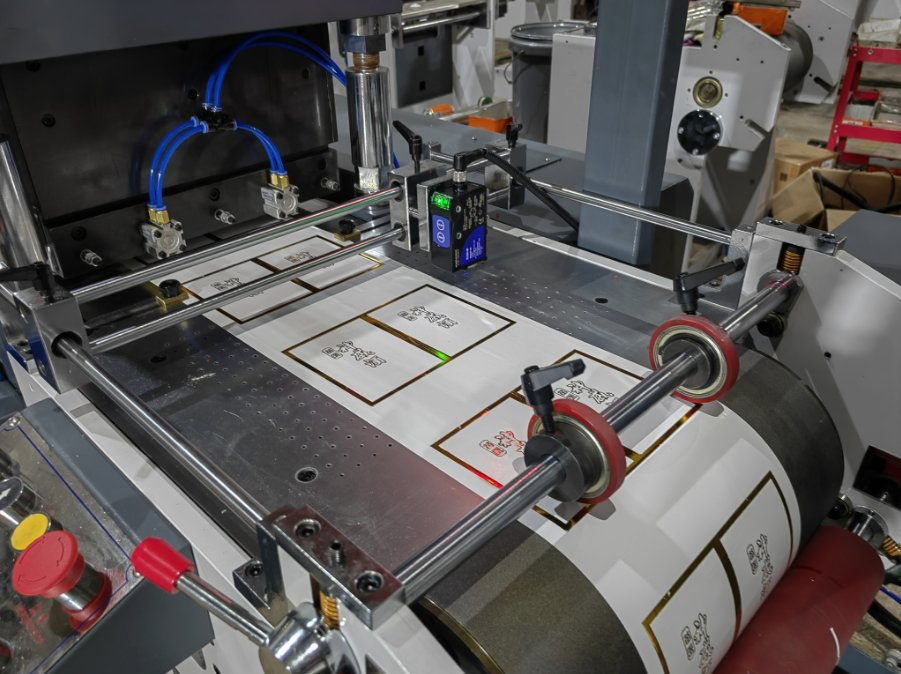 Automatic Self-Adhesive Stickers Laser Anti-Counterfeit Flat Bed Label Die-Cutting Machine