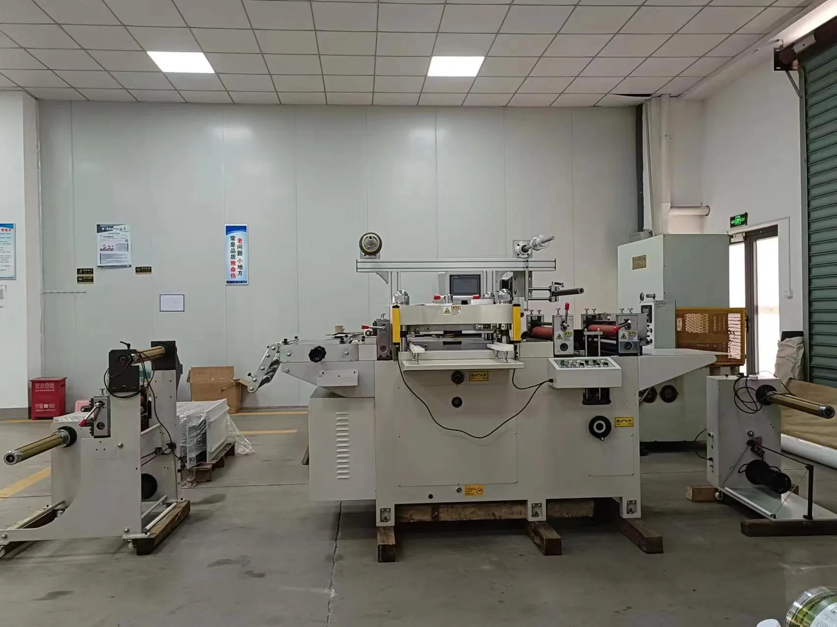 Roll Film Die Cutting Machine (DP-420BII)