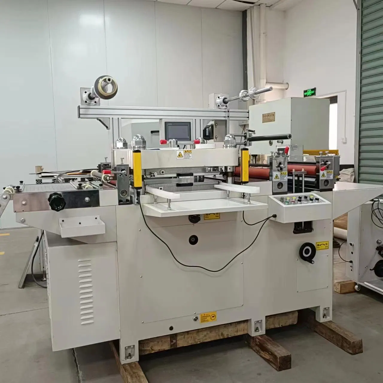 Roll Film Die Cutting Machine (DP-420BII)