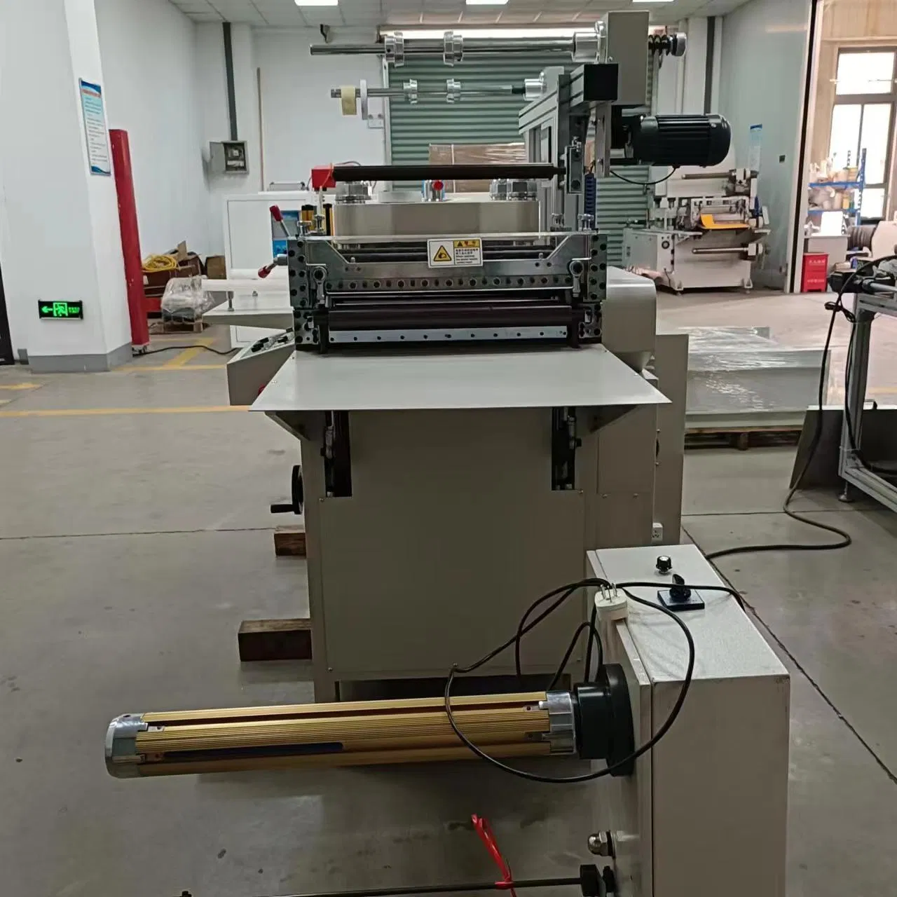 Roll Film Die Cutting Machine (DP-420BII)