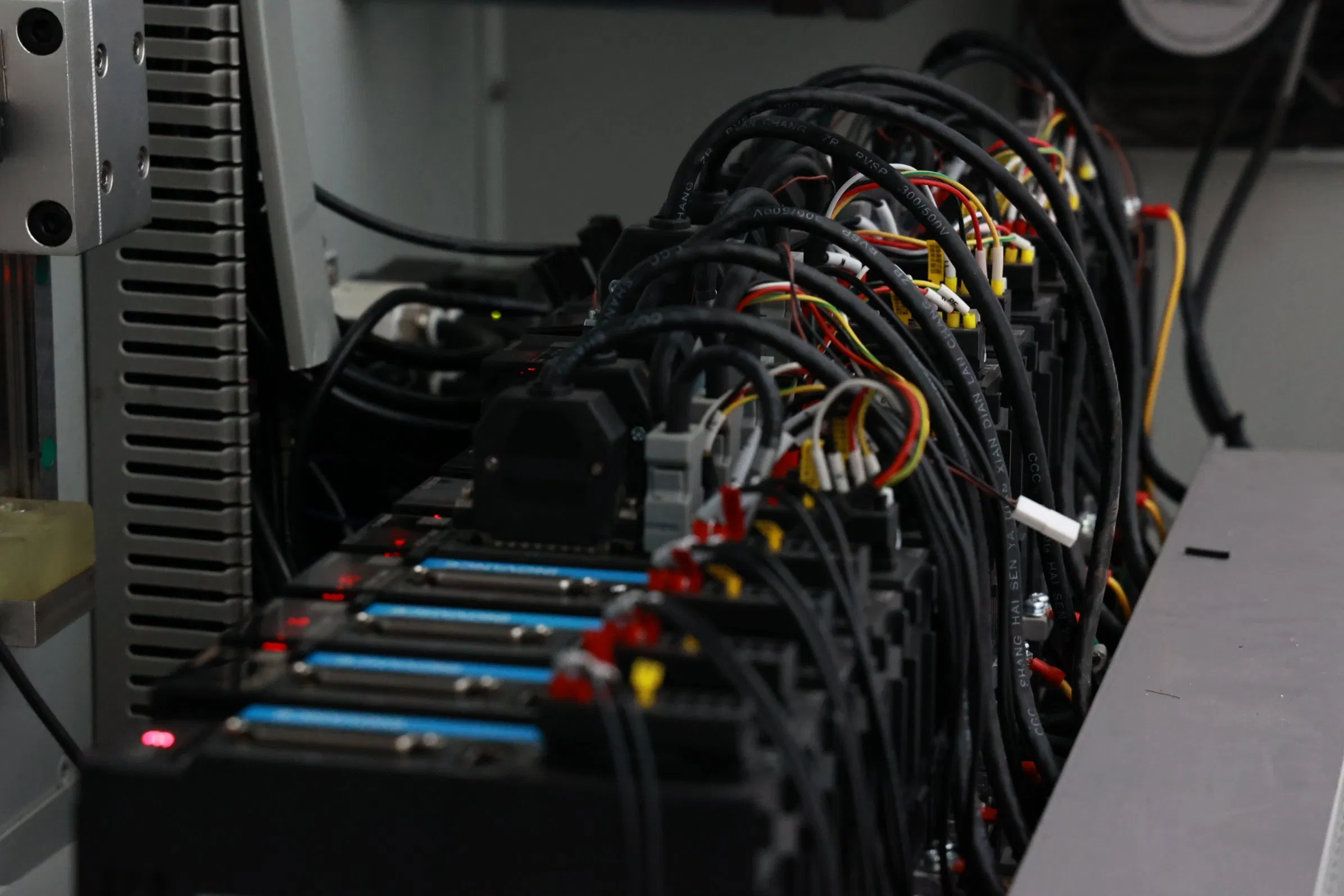 Rtmq350 New Arrive Digital Adhesive Label Die Cutting Machine with Cold Laminate, Auto Sheeting