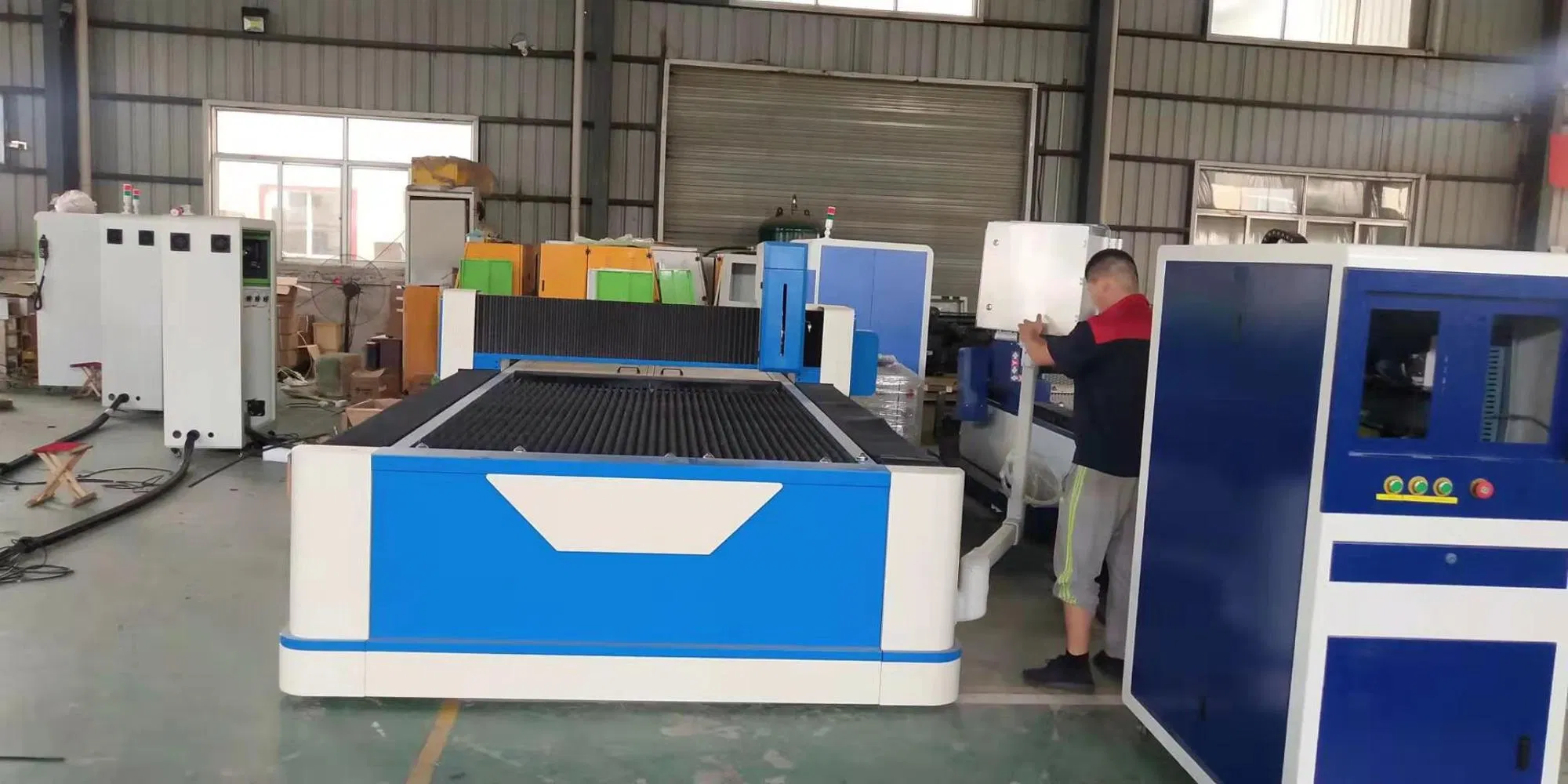 500W 1000W 1500W Laser Fiber for Thin Carbon Steel Stainless Steel Metal Sheet Plate Automatic CNC Fiber Laser Cutting Machine