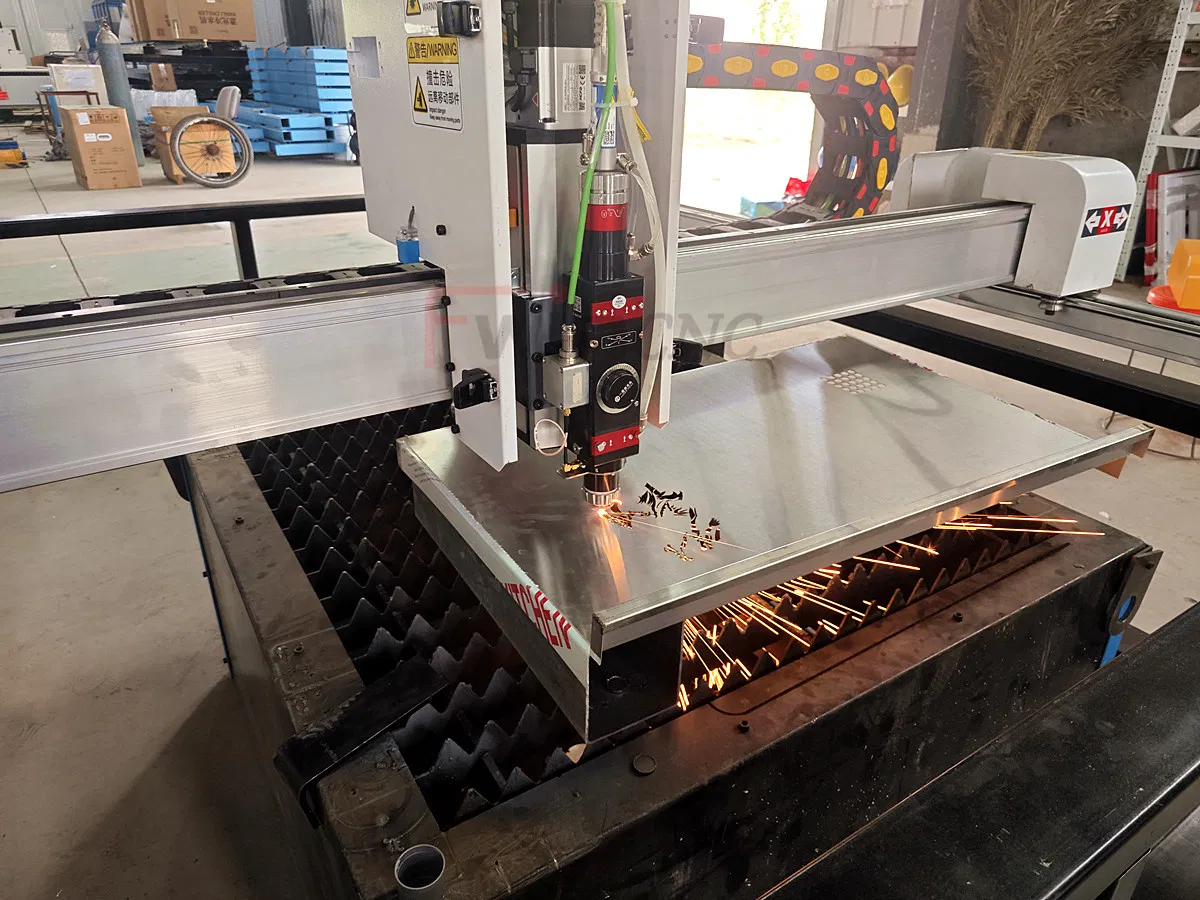 Small Laser Cutting Machine 1500mmx3000mm for Thin Stainless Steel Sheet