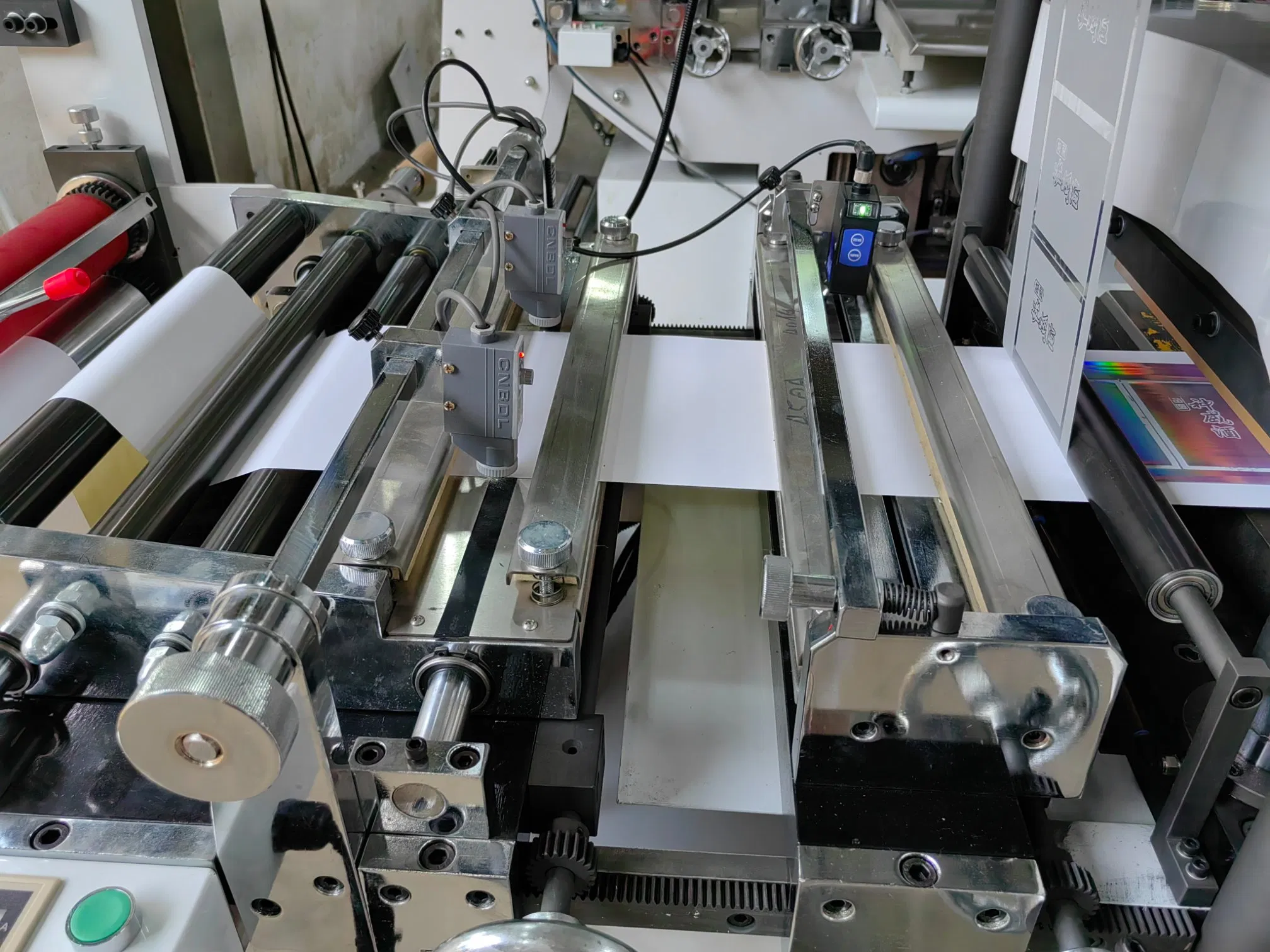 Automatic Self-Adhesive Stickers Laser Anti-Counterfeit Flat Bed Label Die-Cutting Machine