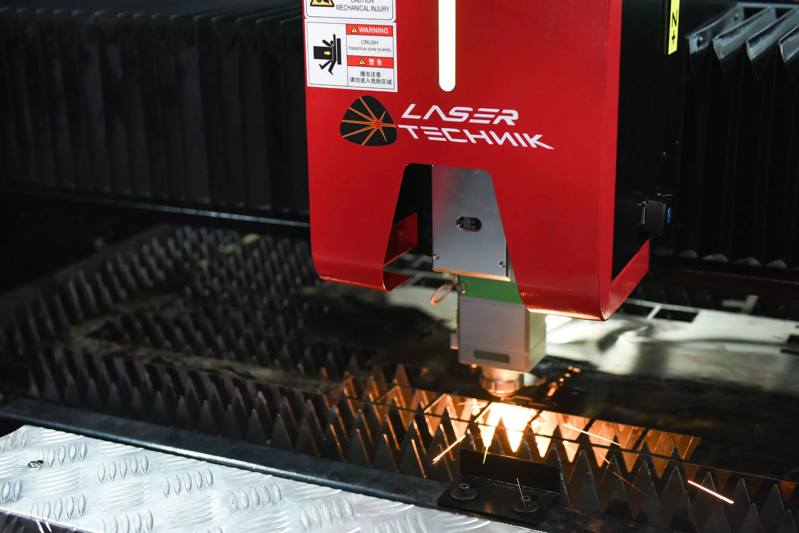 Industrial Power Industrial Advanced 3015/4020/6015/6020/6025 CNC High Precision Laser Cutter for Retail