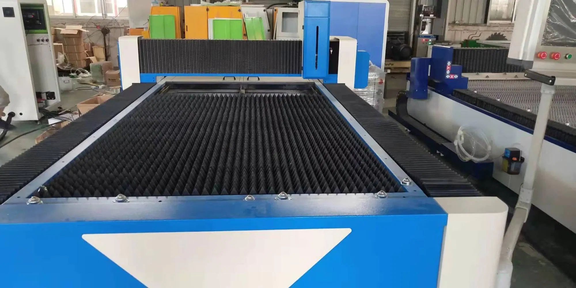 500W 1000W 1500W Laser Fiber for Thin Carbon Steel Stainless Steel Metal Sheet Plate Automatic CNC Fiber Laser Cutting Machine