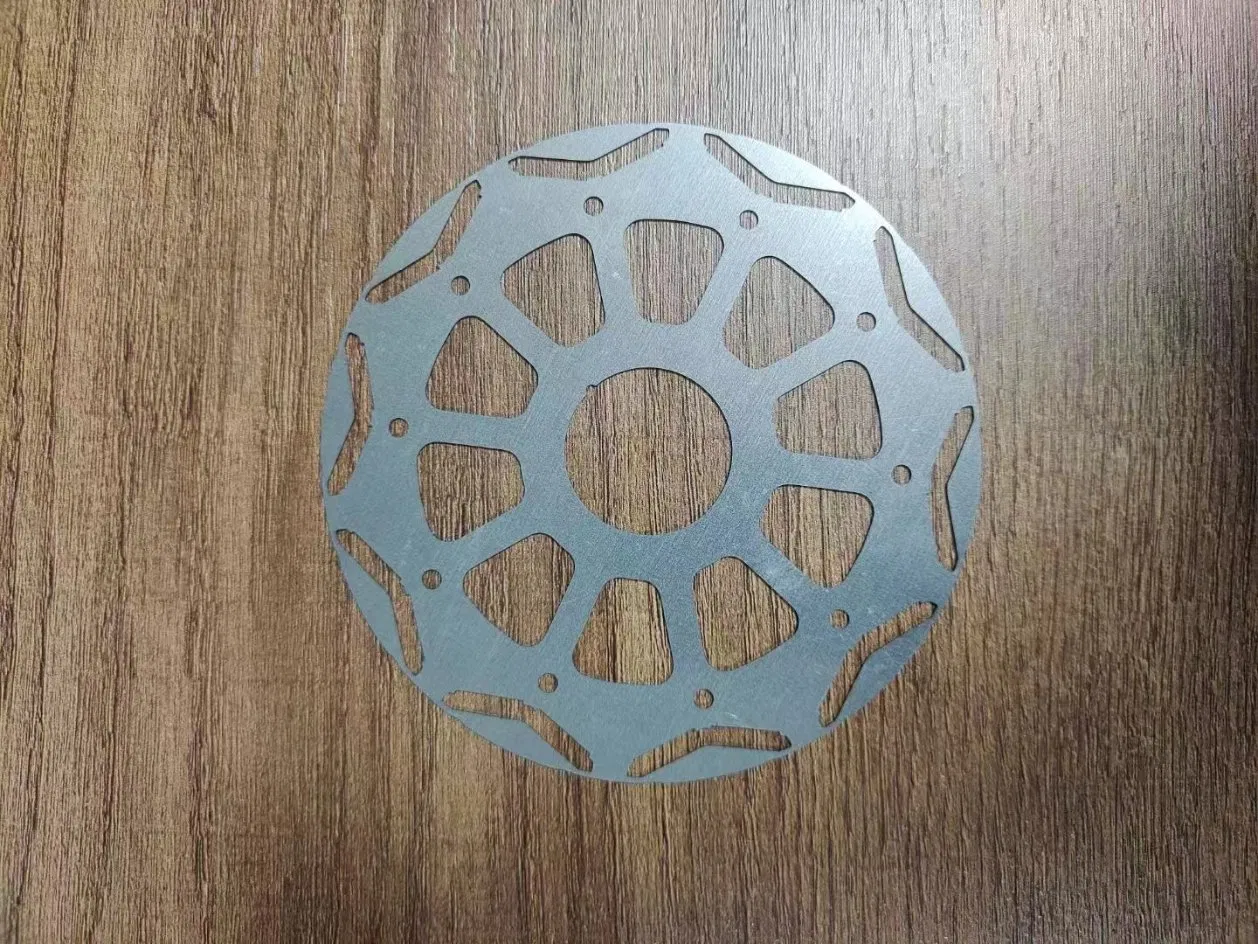 Fully Elosed Small Layout CNC Fiber Laser Cutting Machine with High Precision and Speed Cutting Thin Metal Plate 1500W 3000W