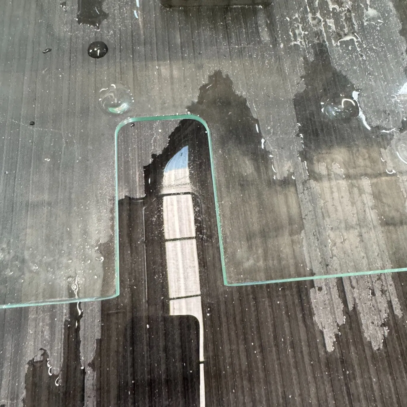 The Core Motor Assembly of The 2026 Equipment's First Fully Automatic Three-Axis CNC Glass Milling Machine Is Used for Cutting, Drilling, and Internal Edge Grin