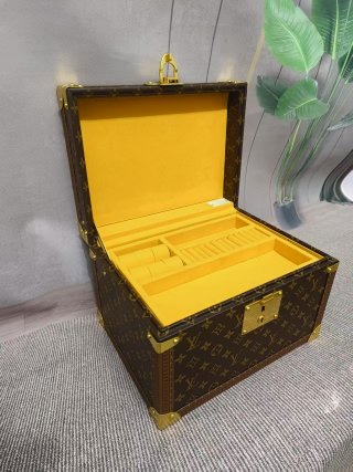 High-Quality Louis Vuitton Jewelry Hard Case – Monogram Canvas with Yellow Interior Suppliers, Factories