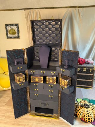 China 2026 New Luxury Monogram Jewelry Armoire - Official Blue Velvet Interior Manufacturers, Products