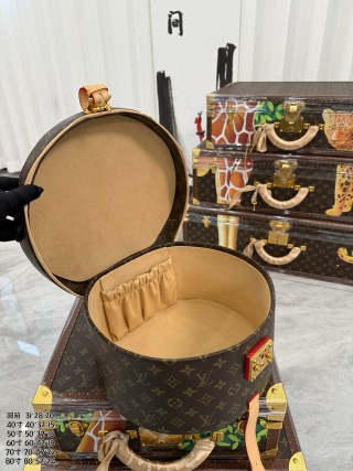 China Giraffe Painted Tower Trunk Set - Hand-Painted Hard Trunks with Round Box (Customizable Lining) Manufacturers, Supplier