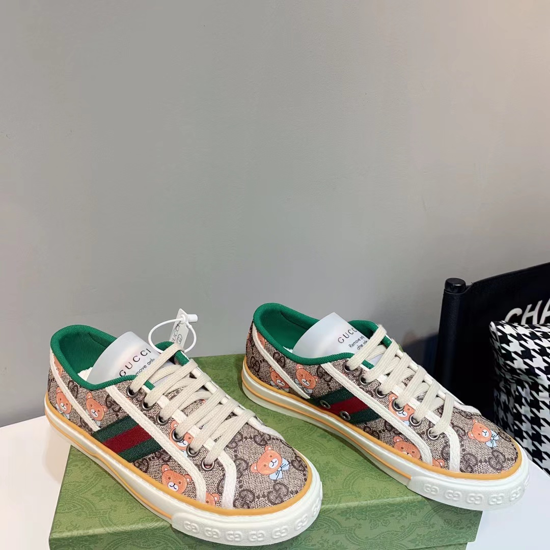 China 1977 canvas shoes for couples, the third generation of Disney Disney cooperation series Supplier, Suppliers