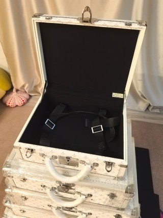 High-Quality Luxury Monogram Makeup Vanity Trunk with Tiffany Blue Velvet Lining Factories, Products