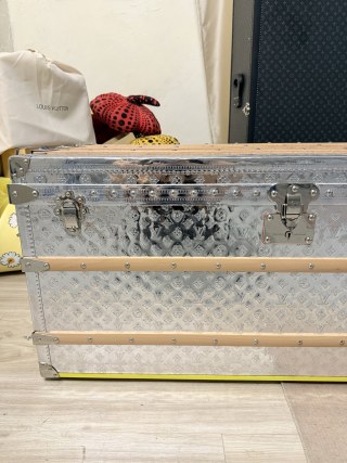 Famous LV Style Monogram Mirror Silver Coffee Table Trunk (Custom Beige Lining) Supplier, Product