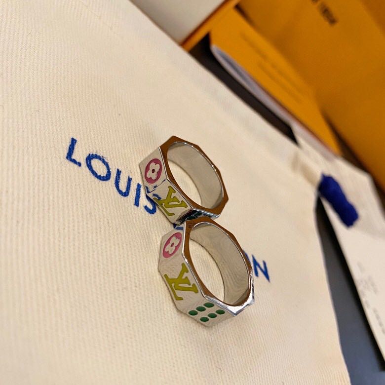 Wholesale 1v God of Gamblers Ring LV Play-It ring with witty touches of Louis Vuitton logo and Monogram flowers , arrange it on the multi-faceted metal ring together with the dice-like dots, Unleash visual impact. Suppliers, Exporter