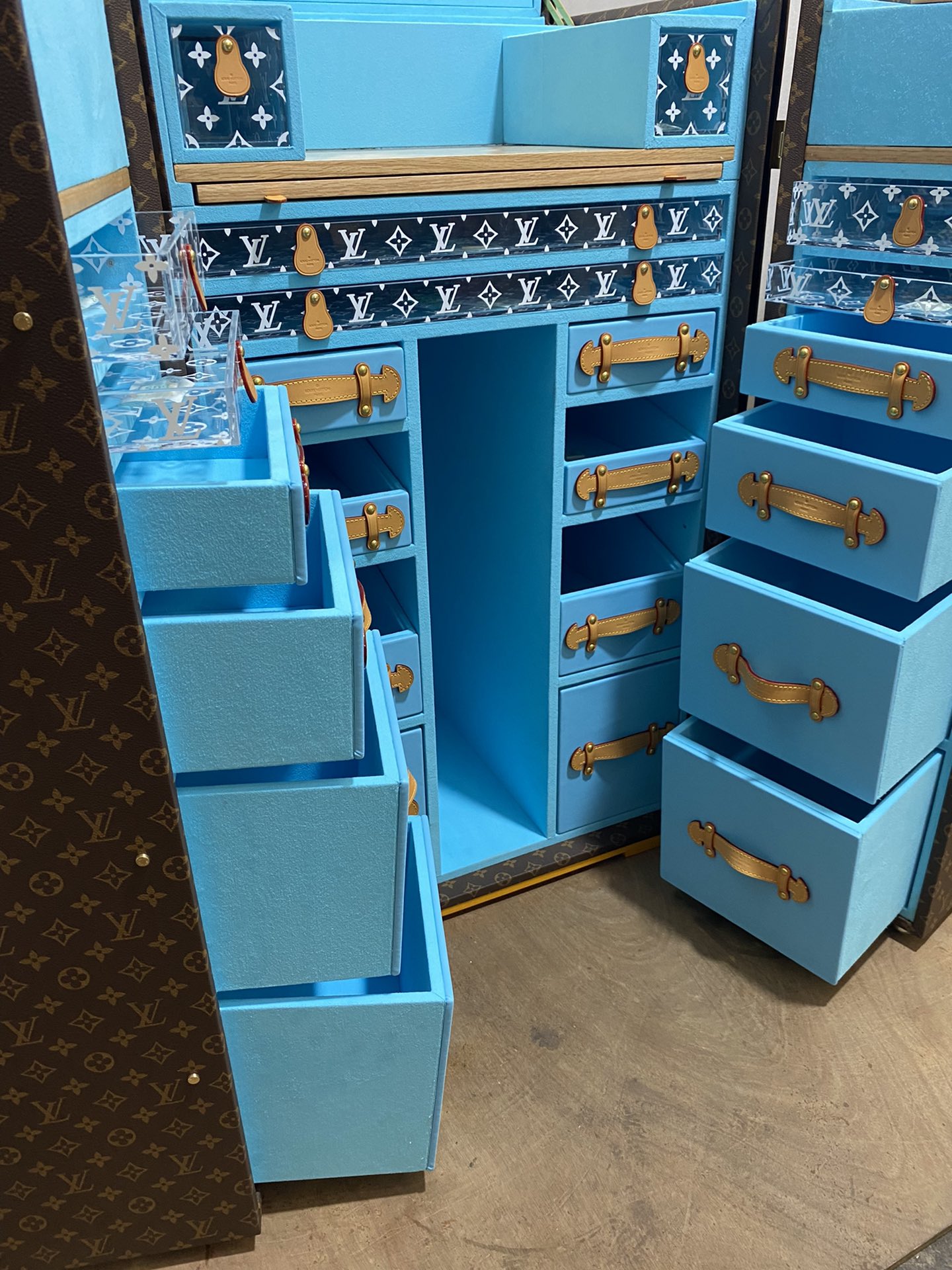 China lv dressing table Cosmetic Cases Dressing Tables Hard Cases Jewelry Cases Manufacturers, Suppliers