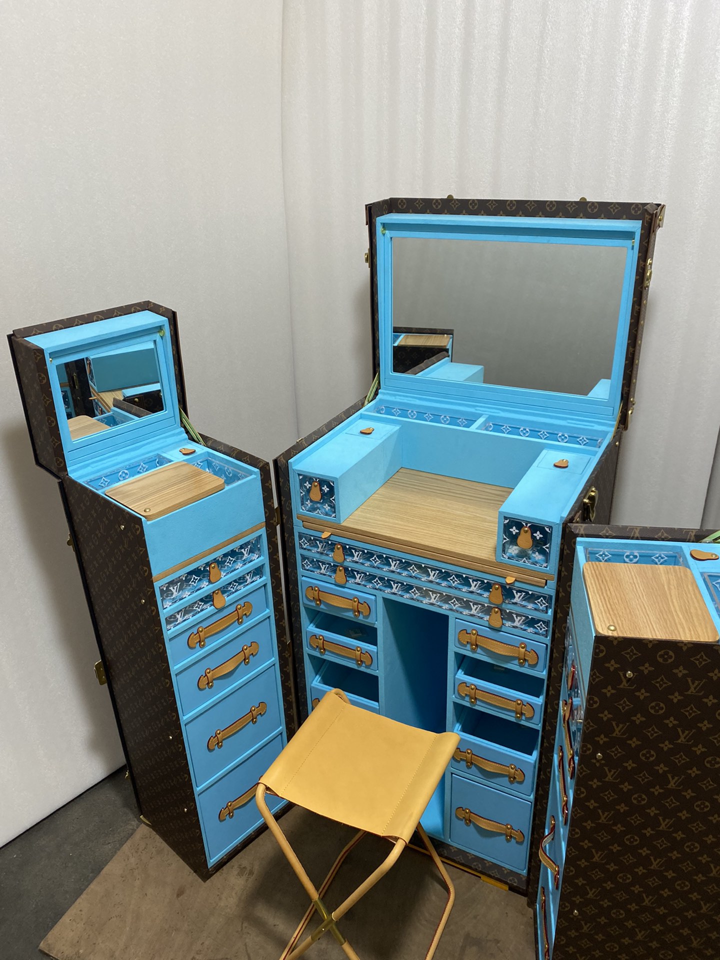 China lv dressing table Cosmetic Cases Dressing Tables Hard Cases Jewelry Cases Manufacturers, Suppliers