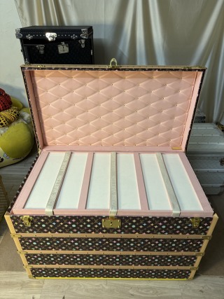 China LV Style Monogram Tyler Edition Coffee Table Trunk (Custom Pink Lining) Suppliers, Products