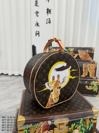 China Giraffe Painted Tower Trunk Set - Hand-Painted Hard Trunks with Round Box (Customizable Lining) Manufacturers, Supplier