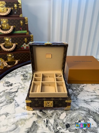 High-Quality Classic Monogram Jewelry & Watch Trunk 14 Color Options Luxury Storage Case Suppliers, Factory