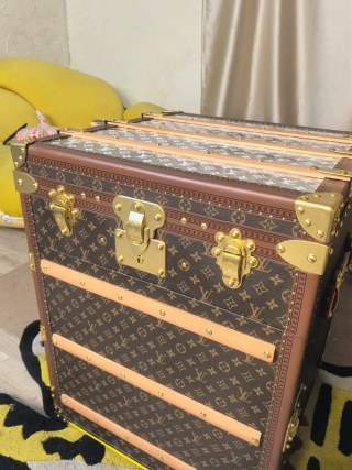 High-Quality Luxury Monogram Vinyl Record Storage Trunk - Off-White Velvet Interior Exporter, Product