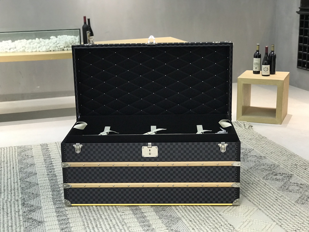 Famous LV hard case, chic and elegant coffee table case, luxury storage space or home decoration Supplier, Service