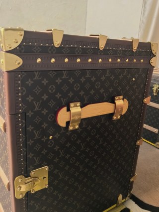 High-Quality Luxury Monogram Vinyl Record Storage Trunk - Off-White Velvet Interior Exporter, Product