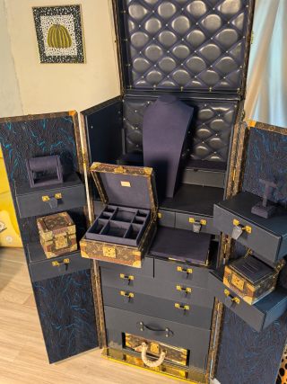 China 2026 New Luxury Monogram Jewelry Armoire - Official Blue Velvet Interior Manufacturers, Products